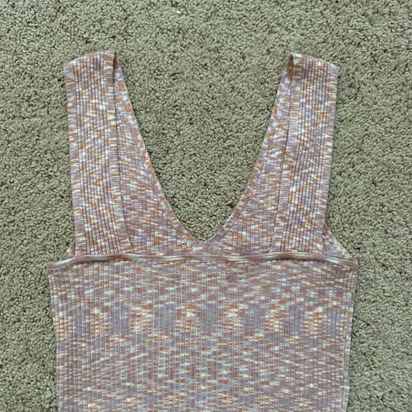 Kendall and Kylie Tank - Picture 3 of 3